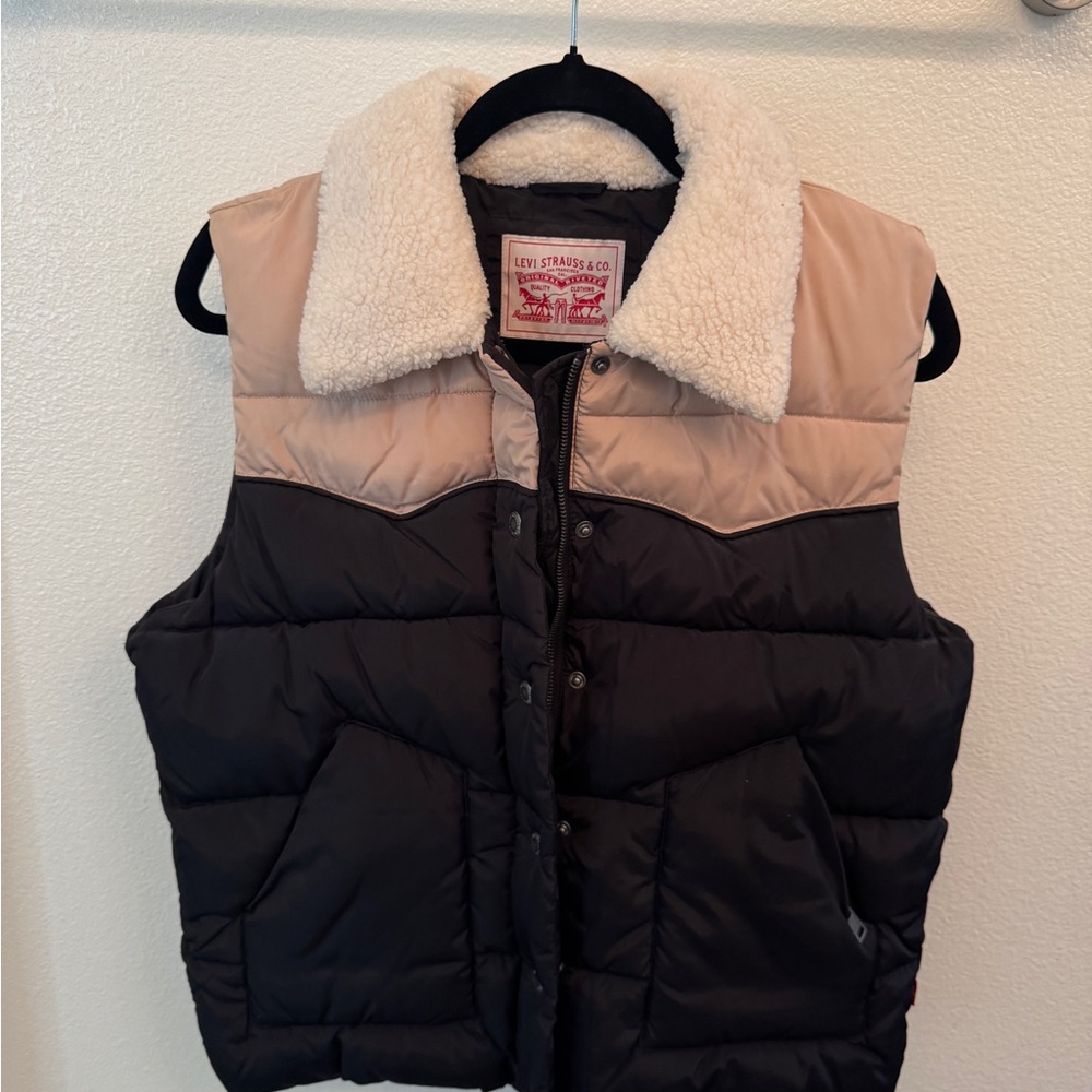 Levi's Two-Tone Sherpa Collar Puffer Vest - Black & Beige